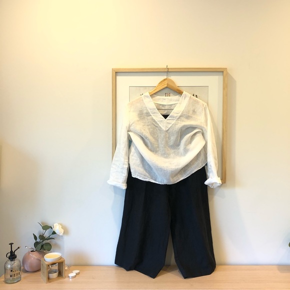 White linen v neck blouse - Picture 1 of 5